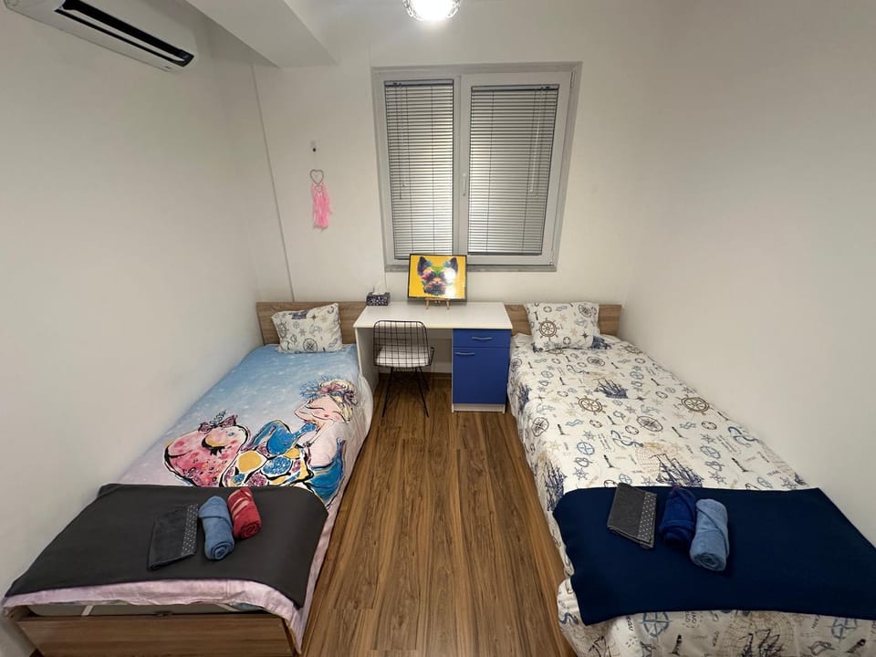 Bed, Photo of the whole room, Bedroom, towels, air conditioner