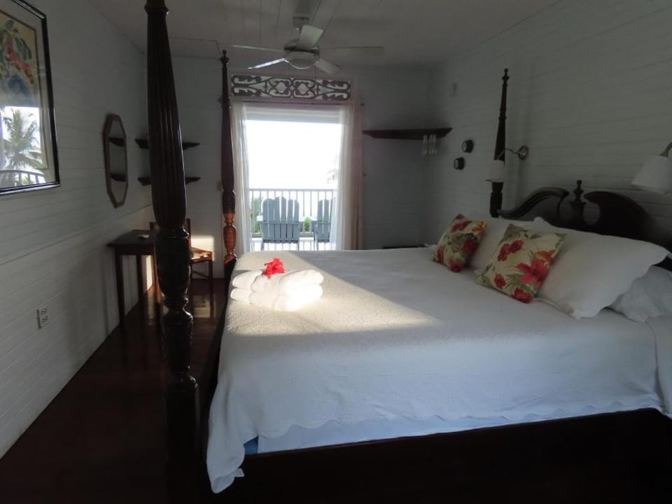 Bed, Balcony/Terrace, Photo of the whole room, Decorative detail, Bedroom