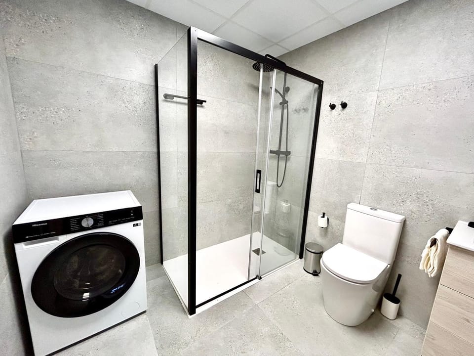 Shower, Toilet, Bathroom, washing machine, dryer