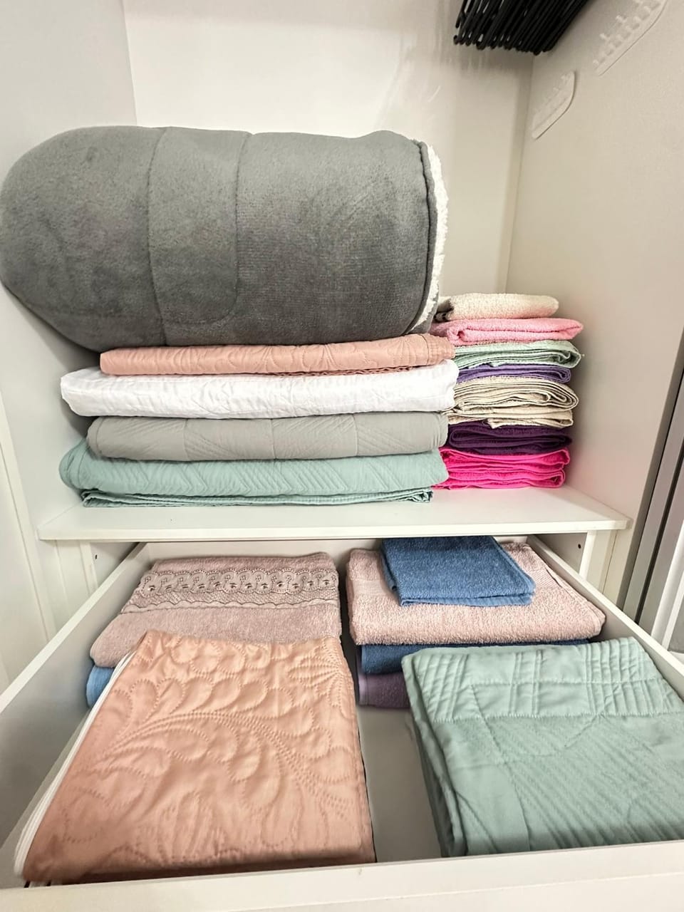 Bedroom, towels, towels