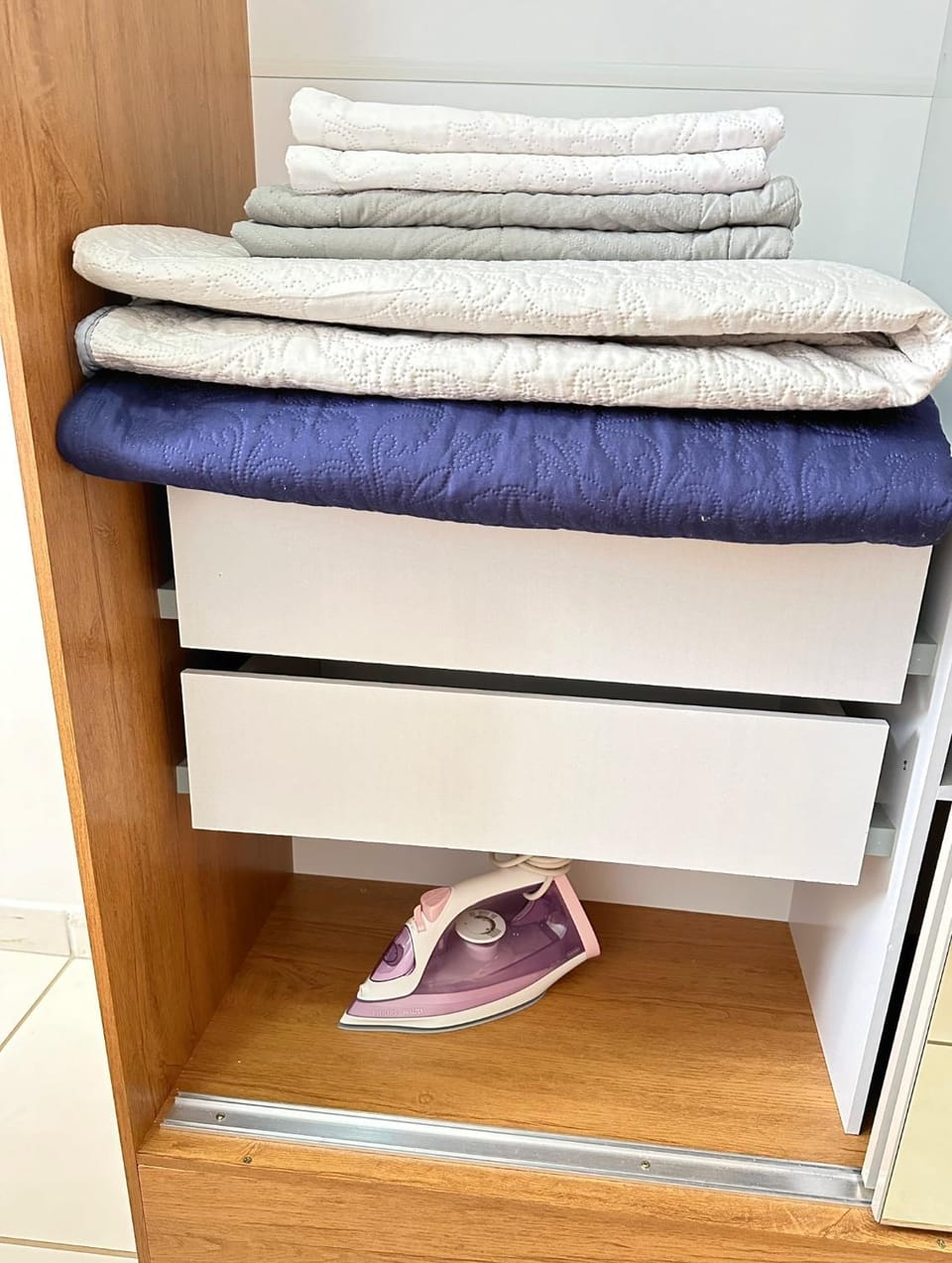 Bedroom, towels, wardrobe