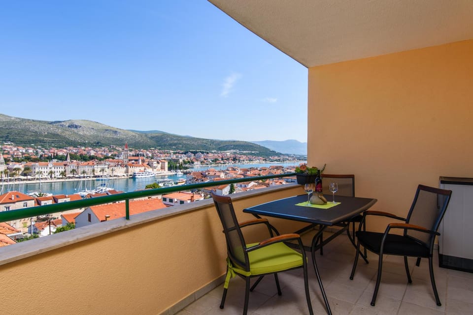 Balcony/Terrace, City view