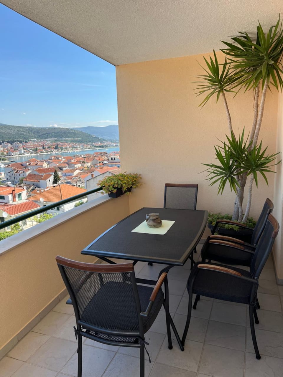 View (from property/room), Balcony/Terrace, Seating area