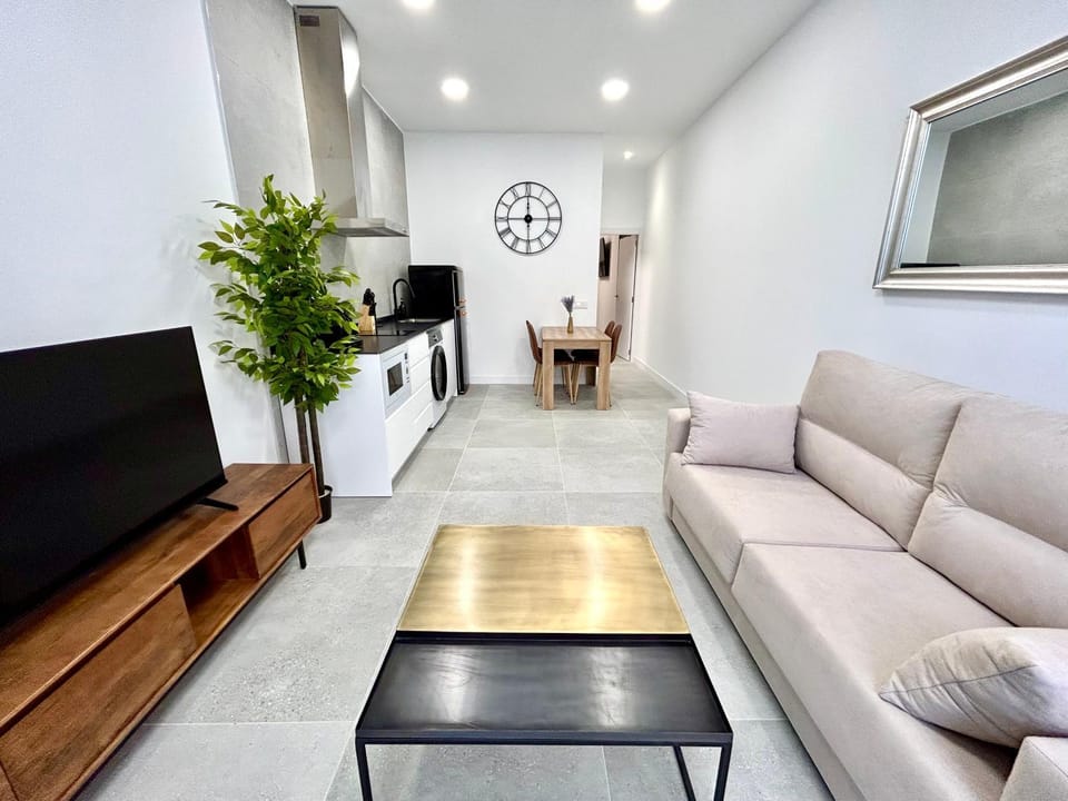 TV and multimedia, Living room, Seating area, Evening entertainment