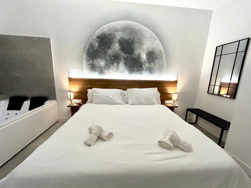 Photo of the whole room, Bedroom, towels