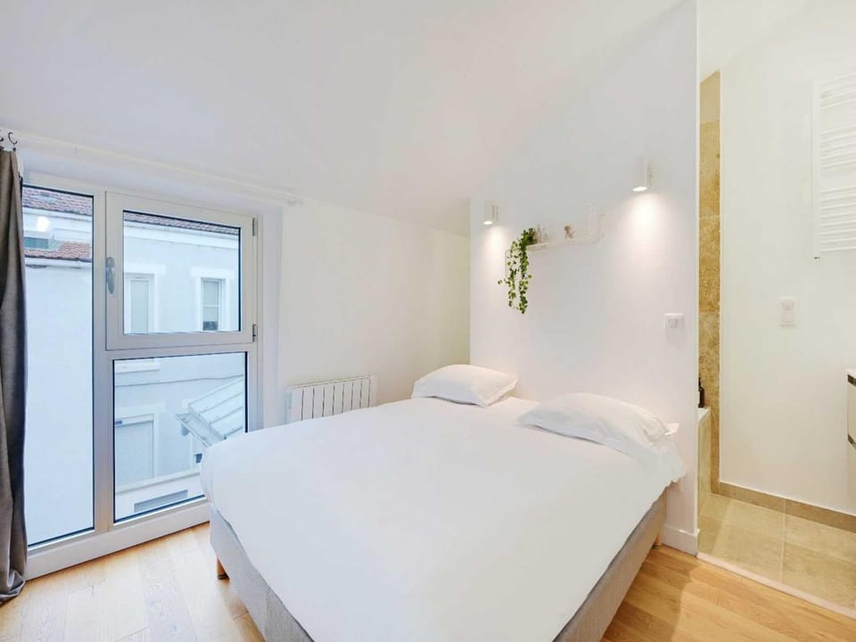 Property building, Bed, Photo of the whole room, Bedroom, towels