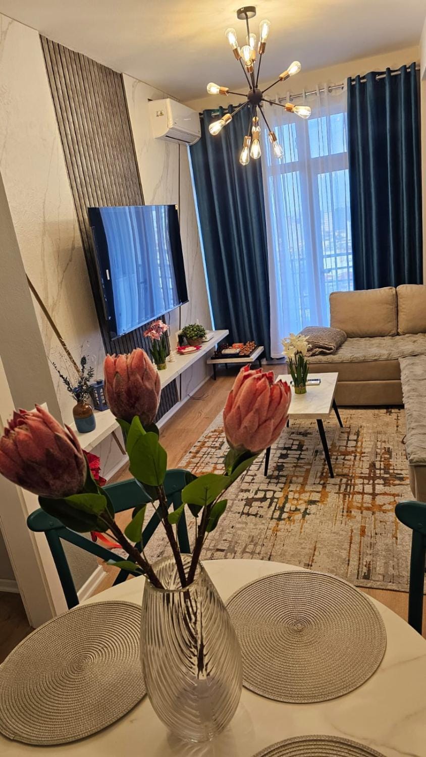 TV and multimedia, Living room, Seating area, Dining area