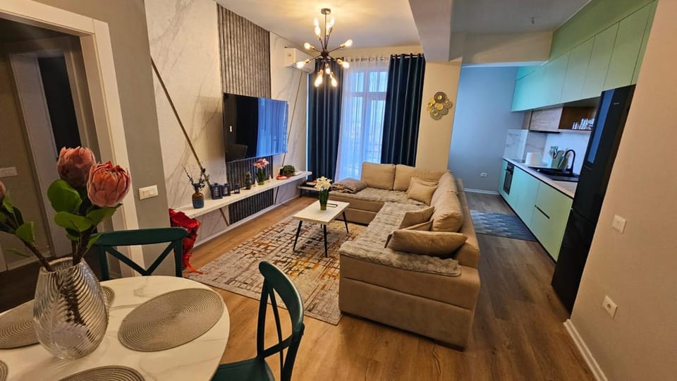 TV and multimedia, Kitchen or kitchenette, Living room, Seating area, Dining area