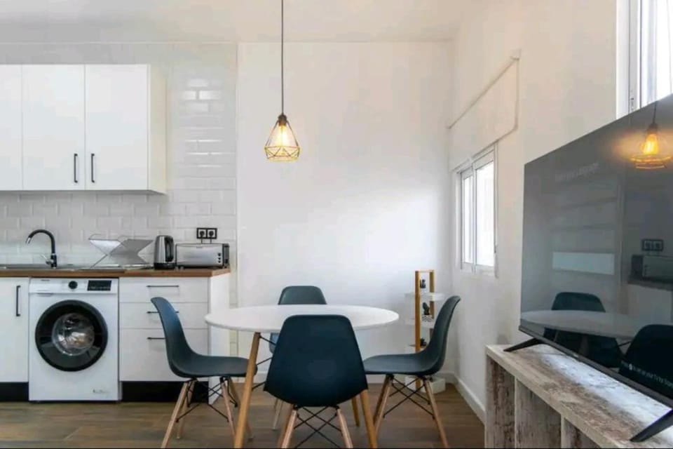 Stylish & Spacious Fully Equipped Studio-4 minutes walk to Albufereta Beach Apartment in Alicante