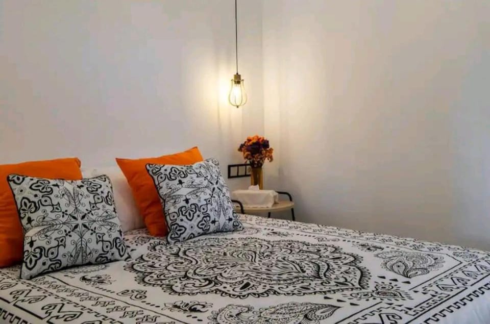 Stylish & Spacious Fully Equipped Studio-4 minutes walk to Albufereta Beach Apartment in Alicante