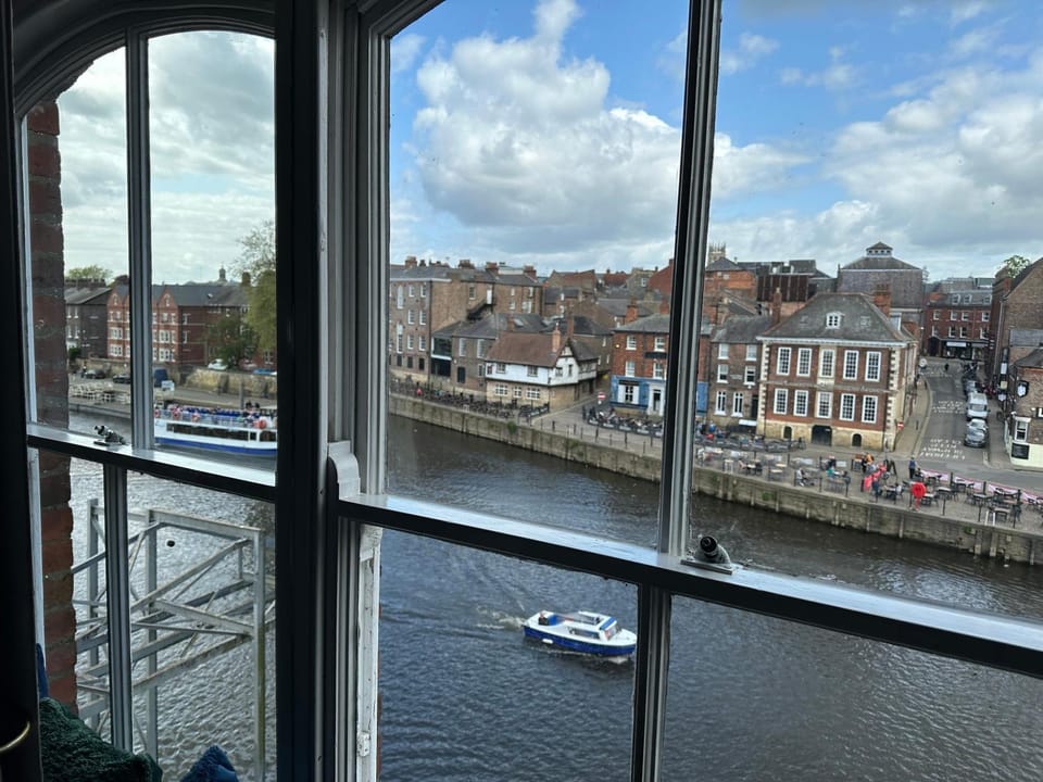 Day, View (from property/room), City view, River view, Location