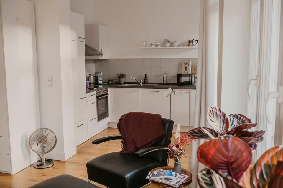 Kitchen or kitchenette, Seating area
