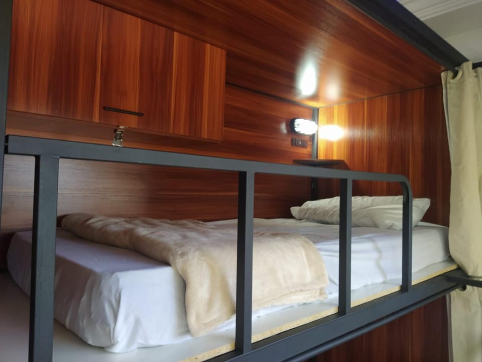 Bed, bunk bed