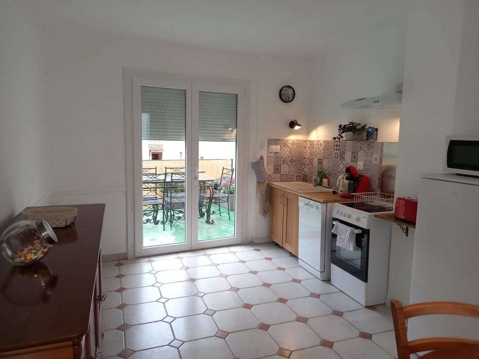Kitchen or kitchenette, dishwasher, oven, stove, toaster