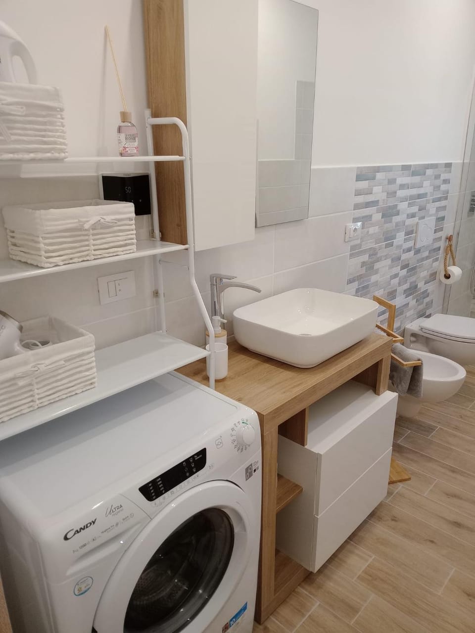 Bathroom, washing machine