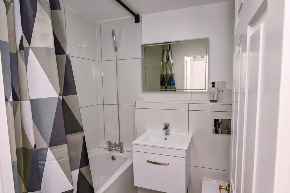 Dockyard View Luxury Home Apartment in London