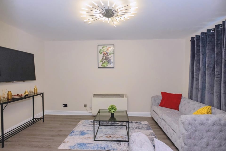 Dockyard View Luxury Home Apartment in London
