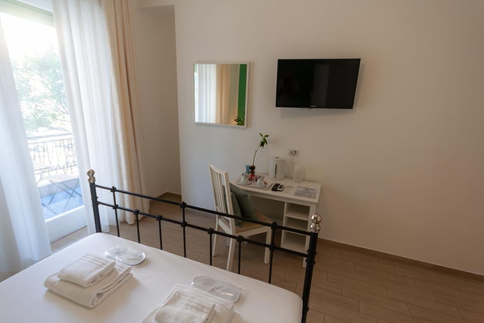 TV and multimedia, Bedroom, towels