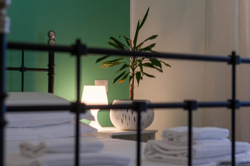 Bedroom, towels