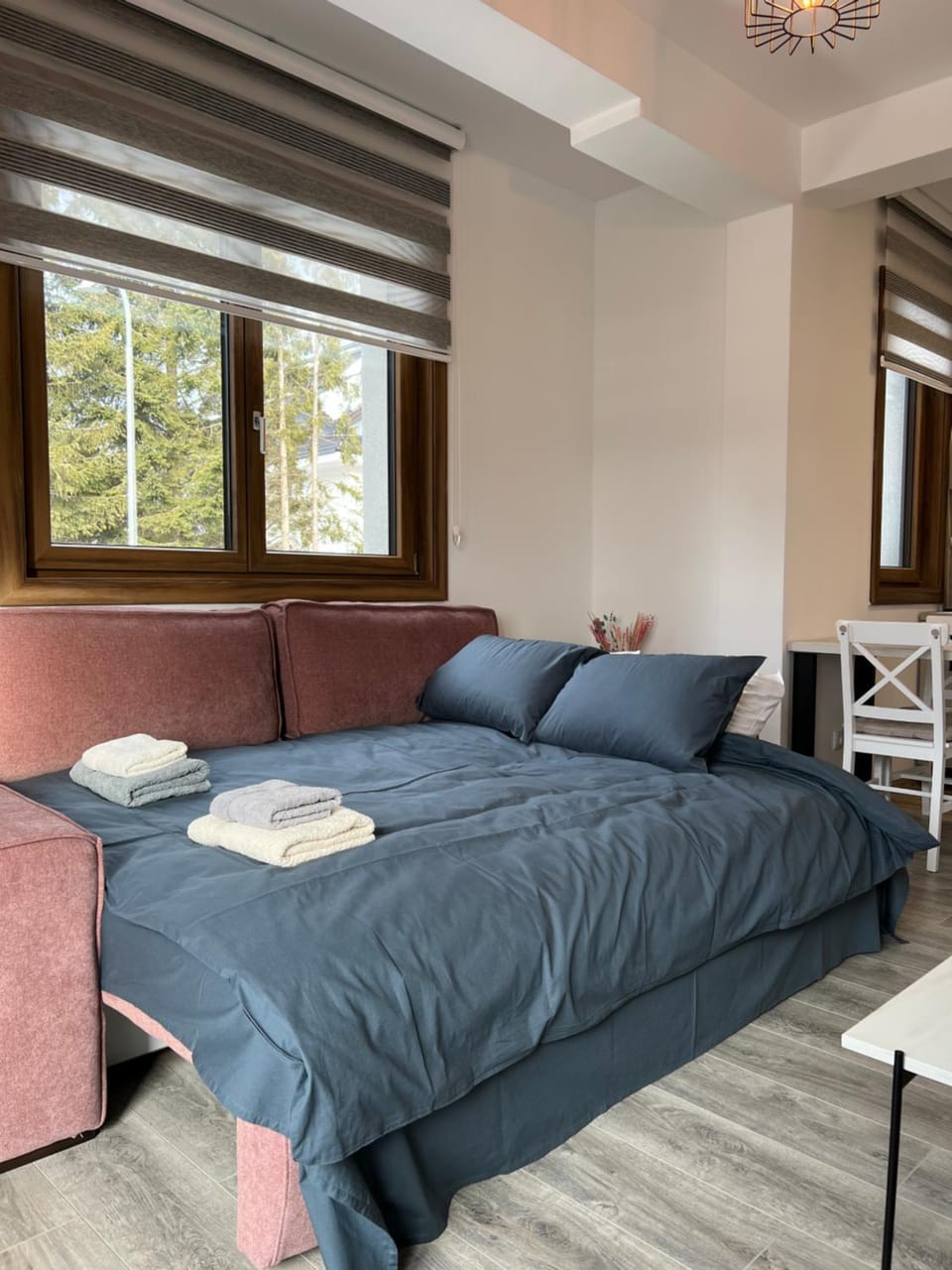 Bed, Living room