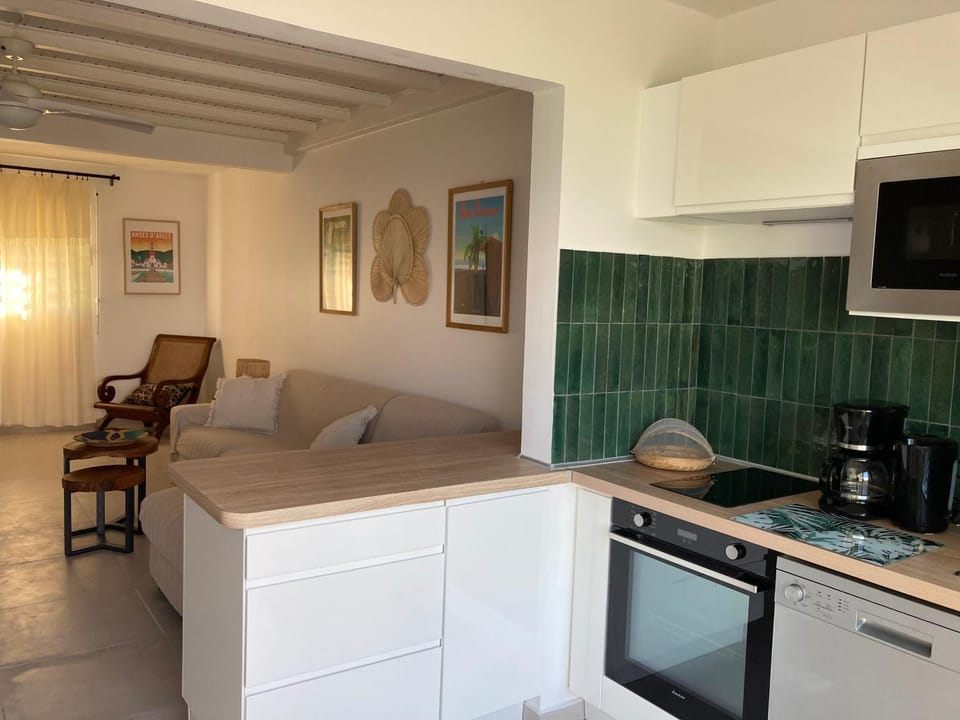 Kitchen or kitchenette, Living room, Dining area, oven, stove