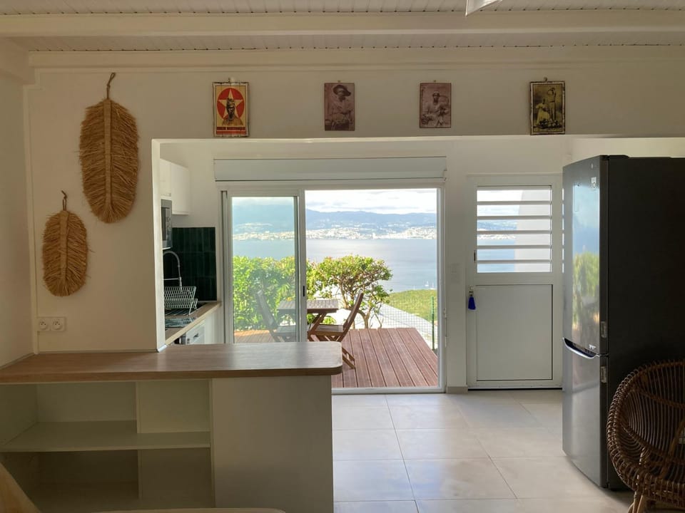 Kitchen or kitchenette, Sea view