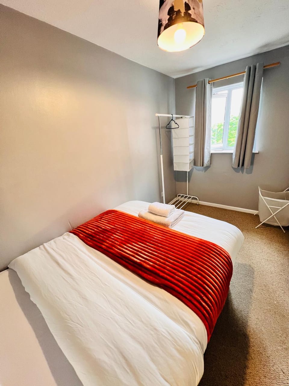 Pristine 2B Guest house near Luton Airport, L&D Hospital, Whipsnade Zoo & Leagrave Train Stn, Contractors Apartment in Luton