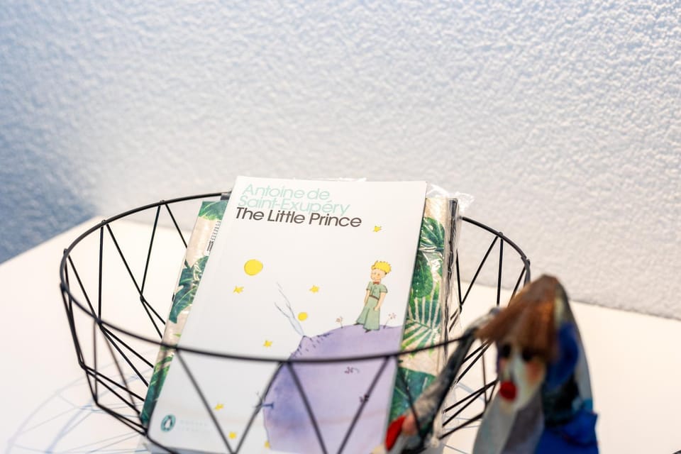 Decorative detail, Text overlay