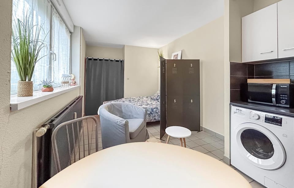 Bed, Kitchen or kitchenette, Living room, Dining area, Bedroom, storage, washing machine, dryer