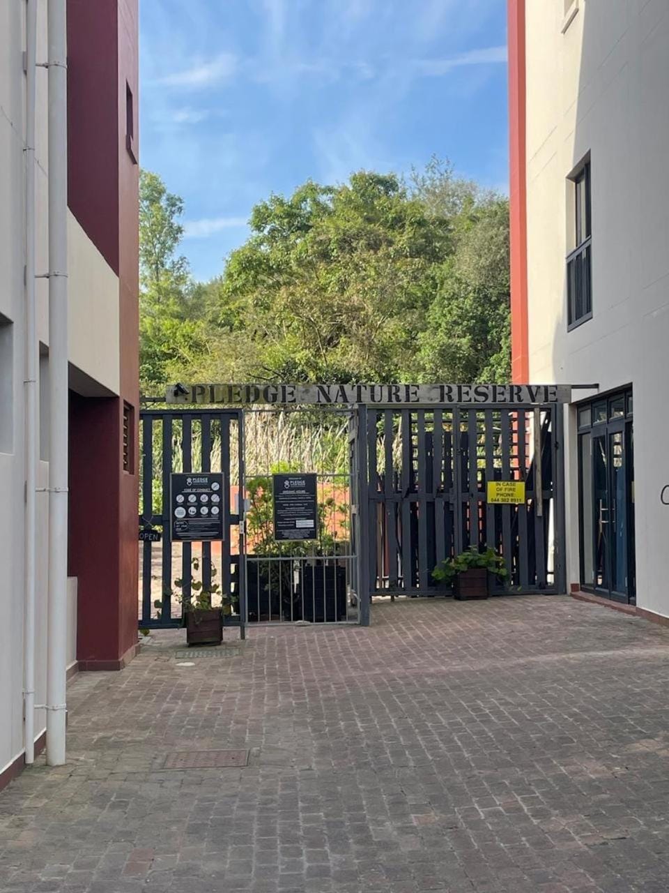 Modern Comfort at Oyster Walk Apartment in Knysna