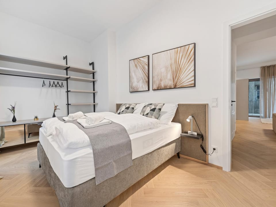 Bed, Photo of the whole room, Bedroom, towels