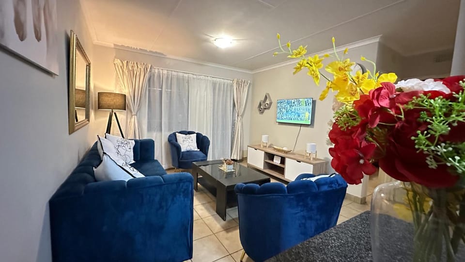 Communal lounge/ TV room, TV and multimedia, Living room, Evening entertainment