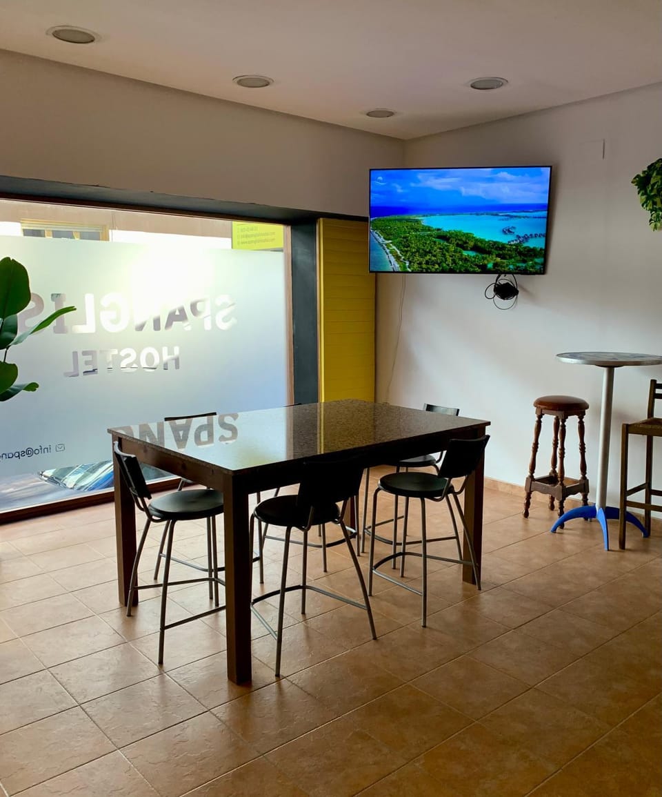 Communal lounge/ TV room, TV and multimedia, Living room