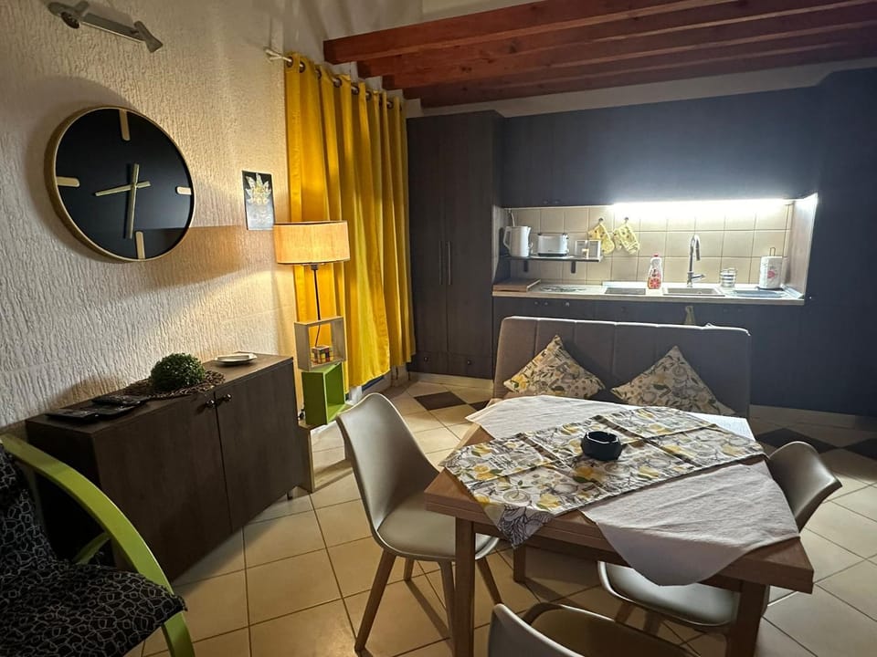 Kitchen or kitchenette, Living room, Dining area