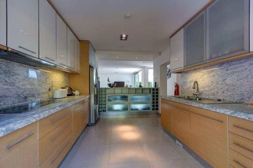 Jacaranda Beach Villa Villa in Luz