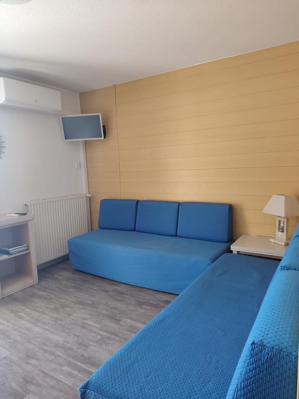 TV and multimedia, Living room, air conditioner