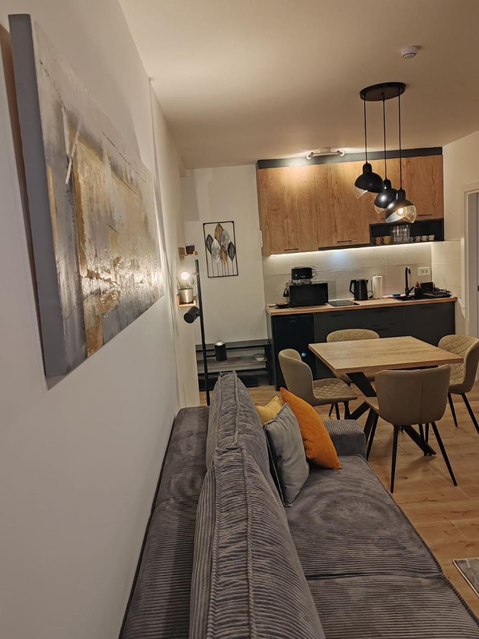 Kitchen or kitchenette, Living room, Seating area, Dining area