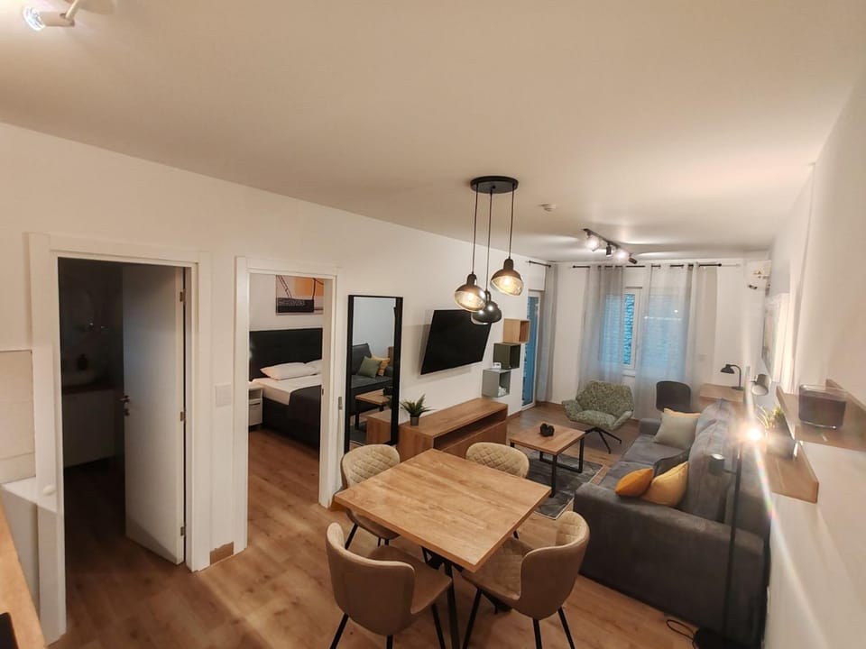 Bed, Kitchen or kitchenette, Living room, Seating area, Dining area, Bedroom