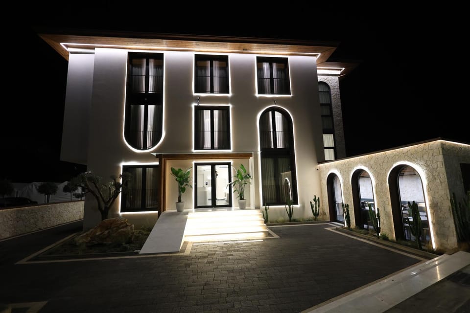 Property building, Night
