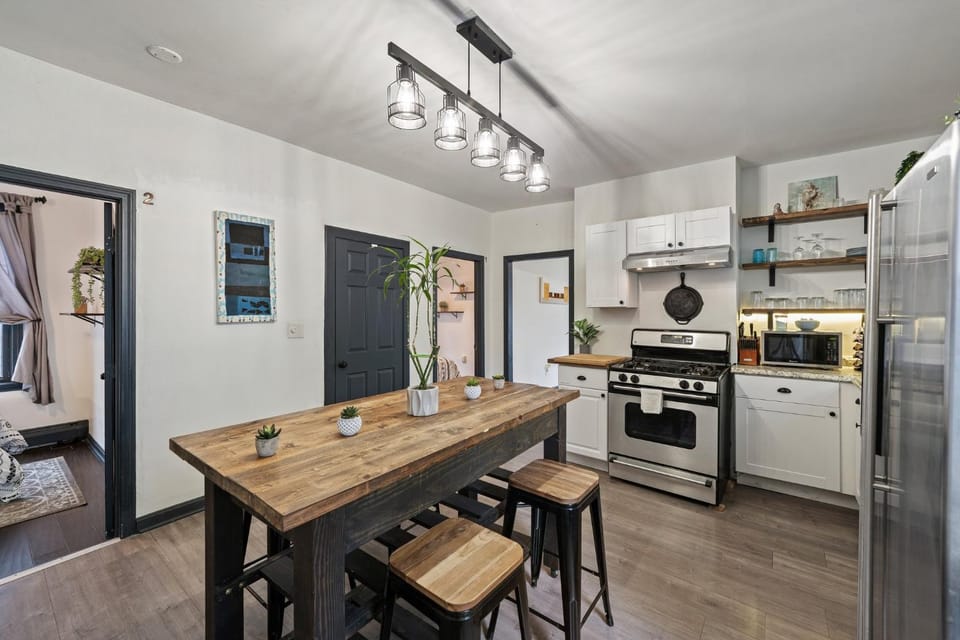 Kitchen or kitchenette, oven, stove
