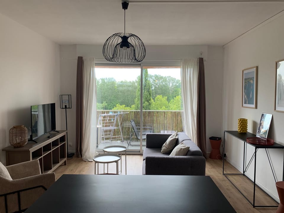 Communal lounge/ TV room, Living room