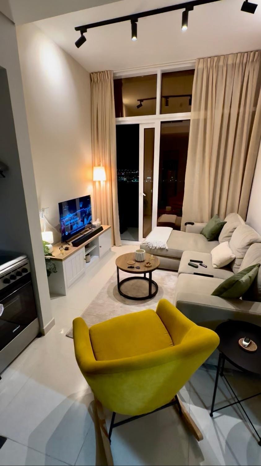 Cozy Golf & Lake View 1BR Apartment,Damac Hills 1 Apartment in Dubai