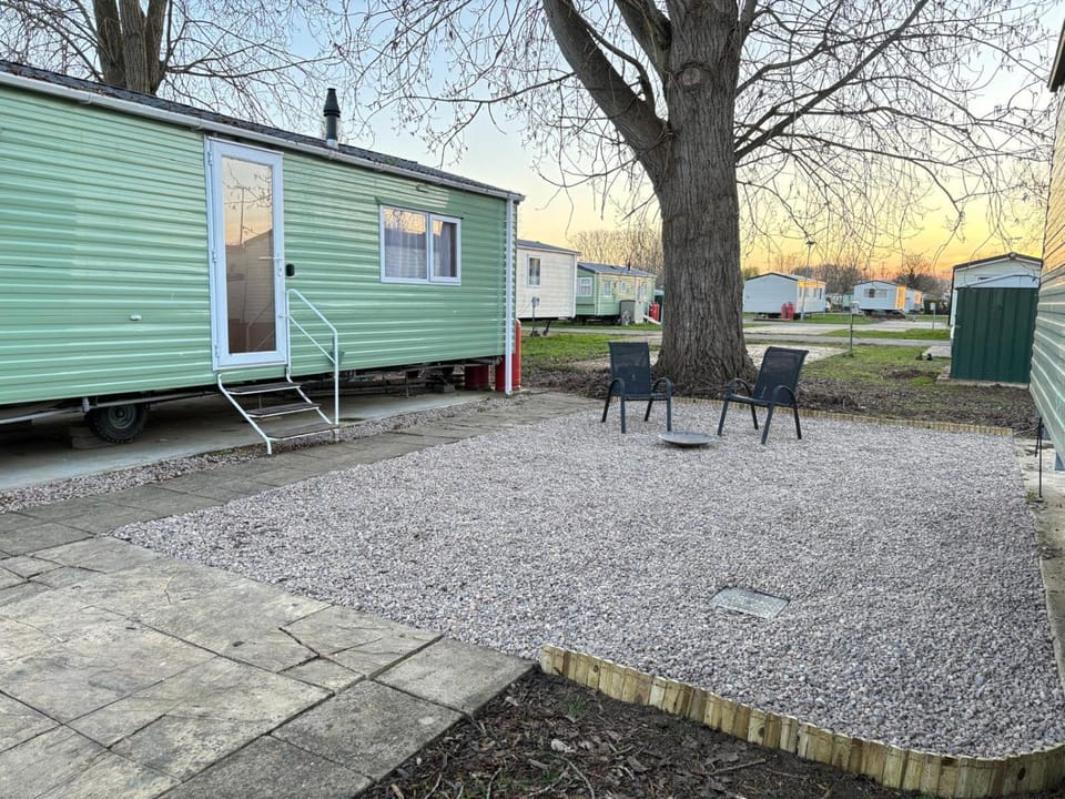 The Getaway Billing Aquadrome House in Northampton