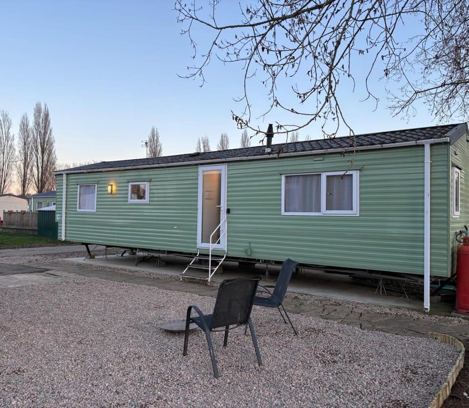 The Getaway Billing Aquadrome House in Northampton