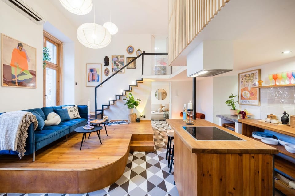 Spacious 5BR Retreat for 16 by Dohany Synagogue & Fashion St Apartment in Budapest