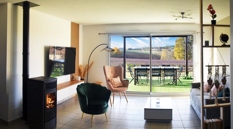 Communal lounge/ TV room, TV and multimedia, Living room