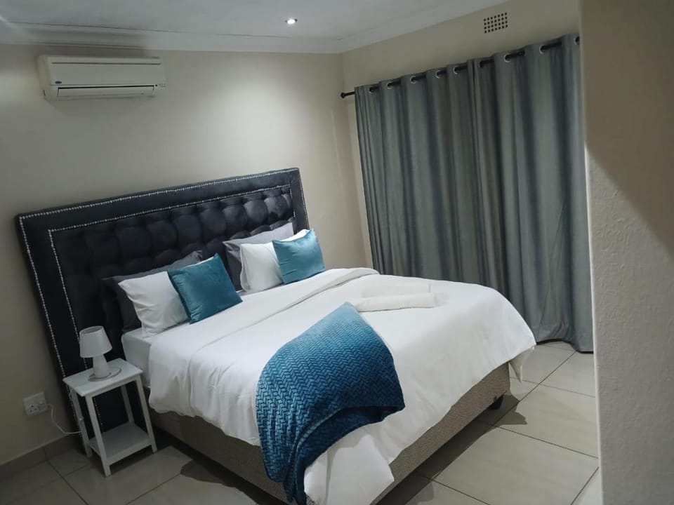 Bedroom, air conditioner