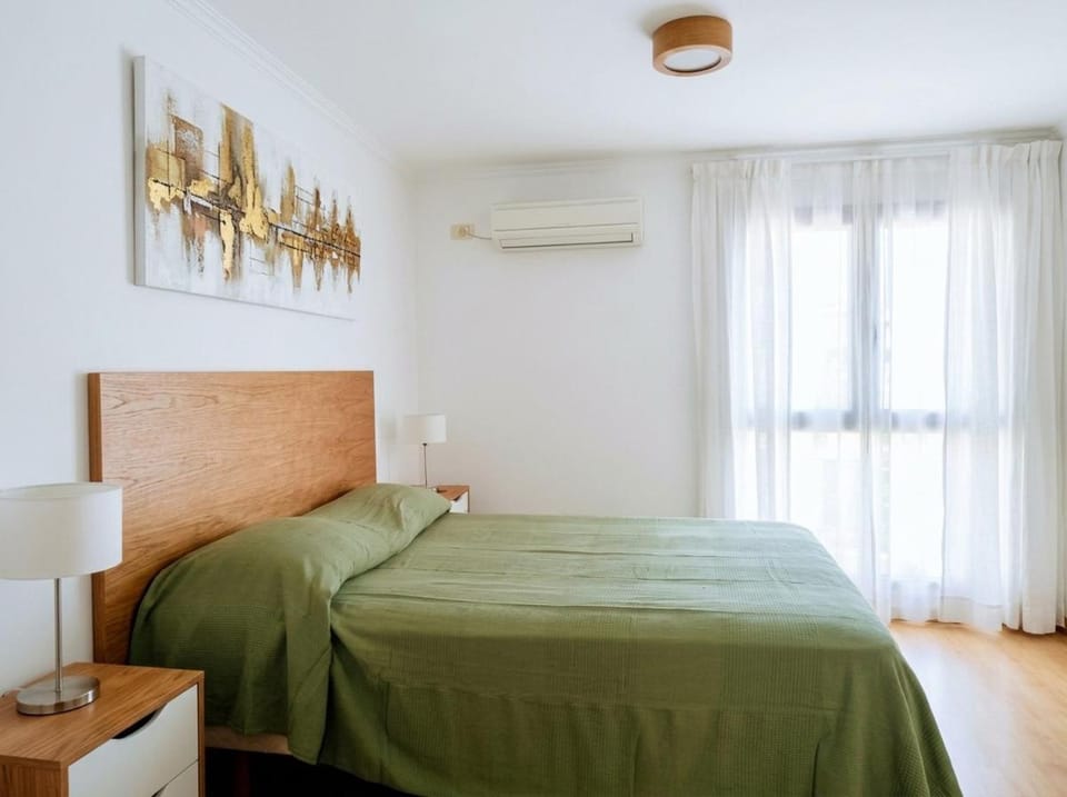 Bed, Photo of the whole room, Bedroom, air conditioner