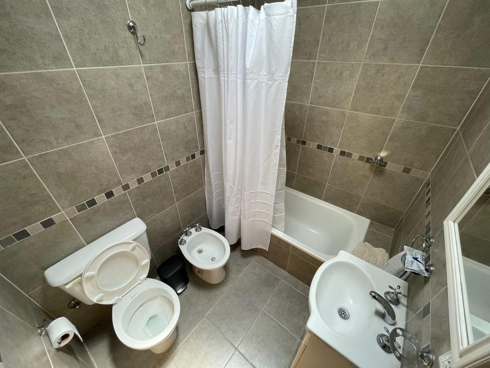 Shower, Toilet, Bathroom, Bath, bidet, towels