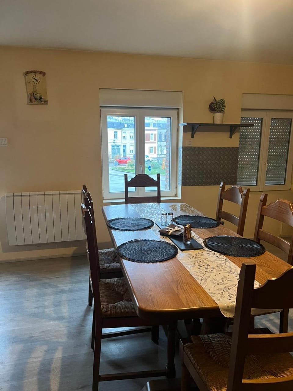 Appartement calme, emplacement stratégique, proche de toutes commodités, de l'autoroute, valenciennes, lille, Belgique, wifi, Netflix, parking Gratuits, lave linge, sèche linge Apartment in Hauts-de-France